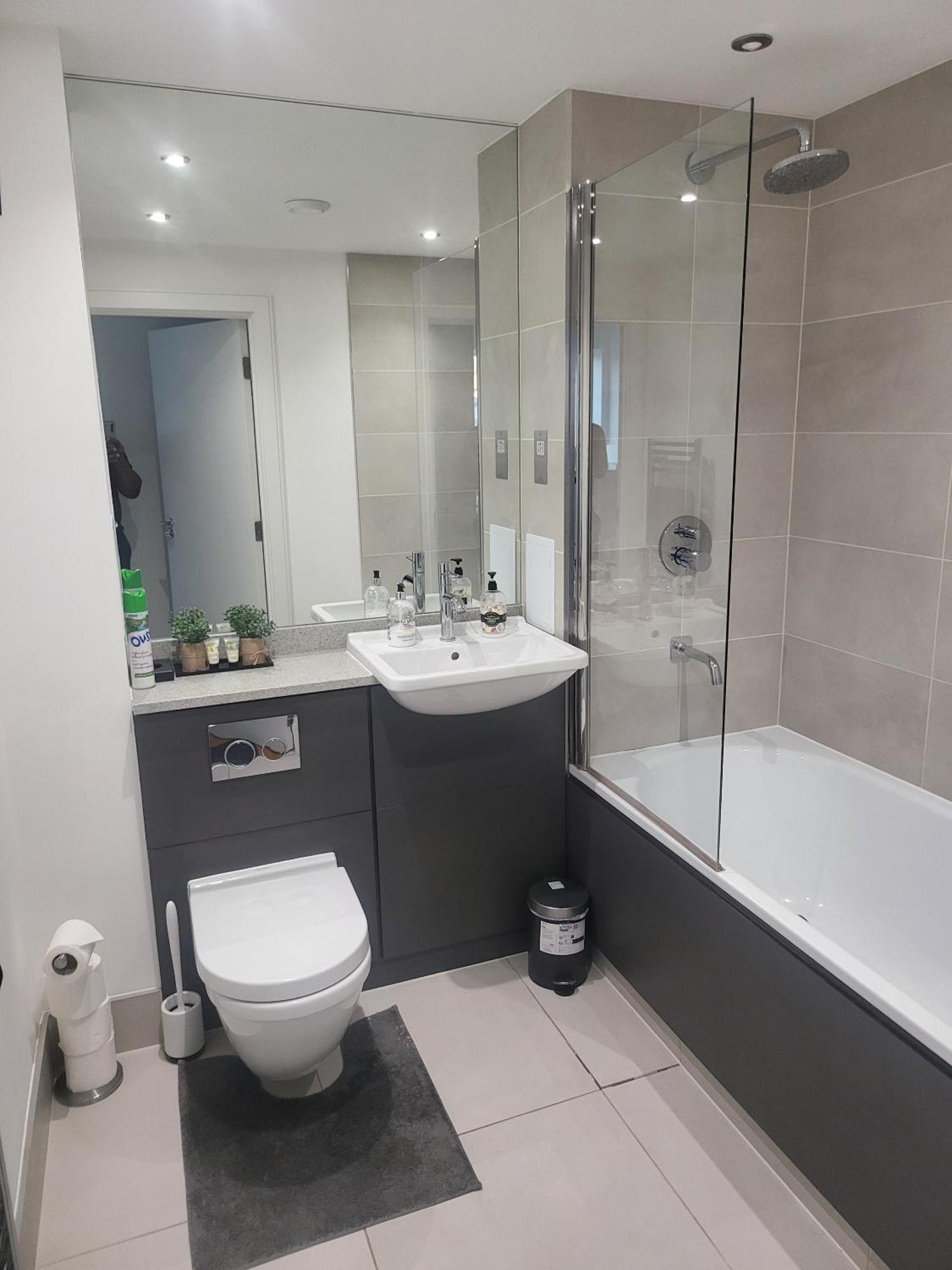 Kayz Lodge- Luxury Ensuite-Private & Shared Accommodation In A New House At The Olympic Village Overlooking Stratford Westfield And Tube Station London Room photo