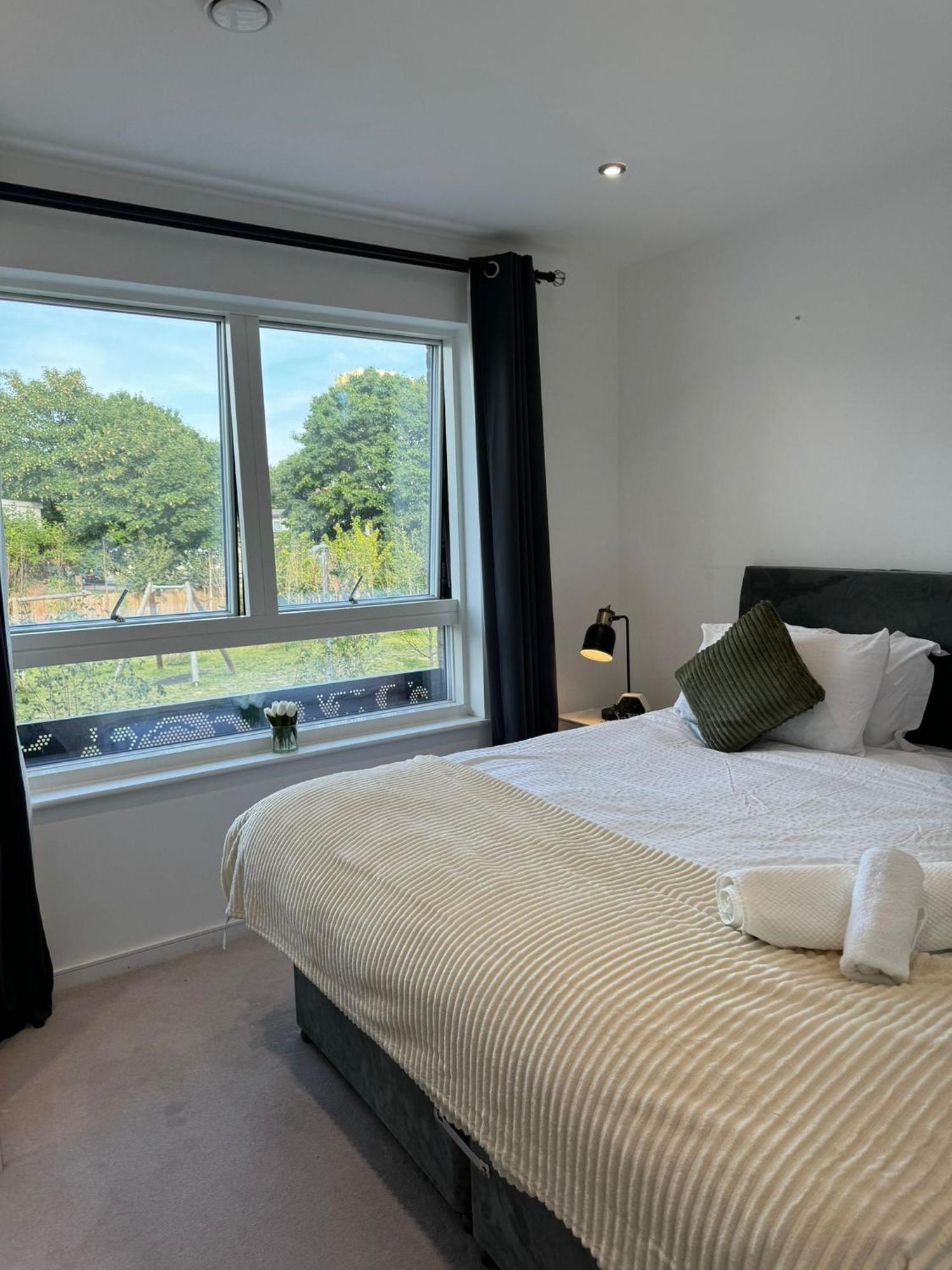 Kayz Lodge- Luxury Ensuite-Private & Shared Accommodation In A New House At The Olympic Village Overlooking Stratford Westfield And Tube Station London Exterior photo